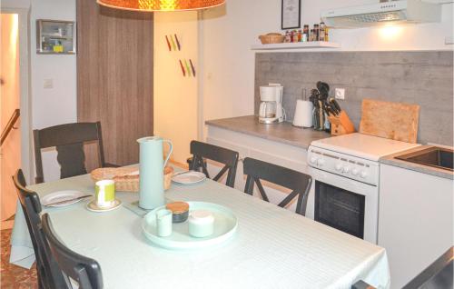 2 Bedroom Nice Home In Saint-gervais-sur-mare