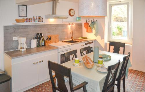 2 Bedroom Nice Home In Saint-gervais-sur-mare