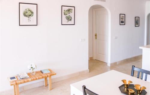Two-Bedroom Apartment in Marbella - image 11