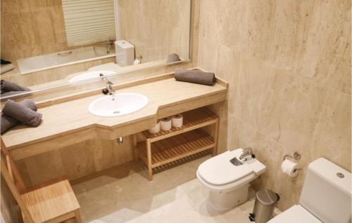 Two-Bedroom Apartment in Marbella - image 10