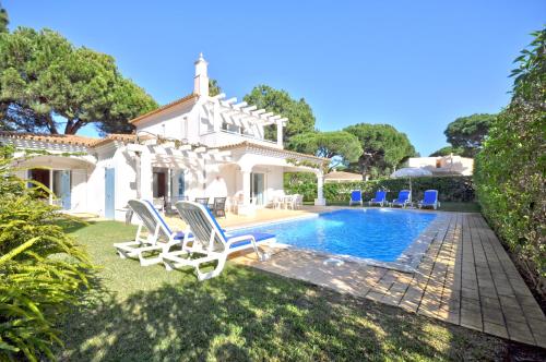 Great pool villa just a short stroll to the centre - image 13