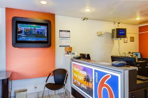 Motel 6 Camarillo, CA - 로비