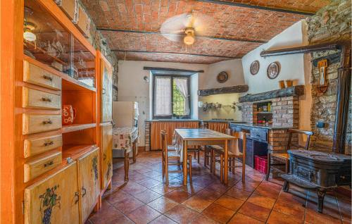 virtuve, Lovely Home In Cessole With Kitchen in Cessole