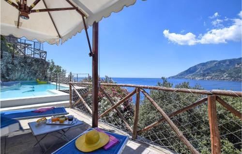 Stunning holiday home in Maiori with WiFi, Outdoor swimming pool and 3 Bedrooms gîte à louer Salerne