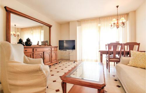  Nice apartment in El Campello with 3 Bedrooms, WiFi and Outdoor swimming pool in El Campello