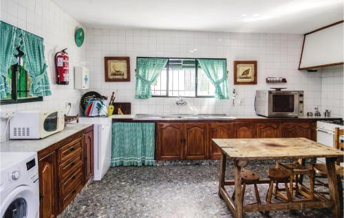 Stunning home in Rute w/ Outdoor swimming pool Outdoor swimming pool and 9 Bedrooms - image 10