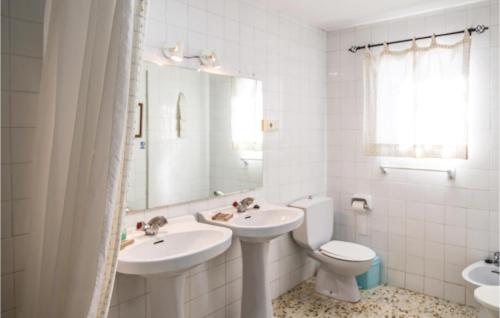 Stunning home in Rute w/ Outdoor swimming pool Outdoor swimming pool and 9 Bedrooms - image 5