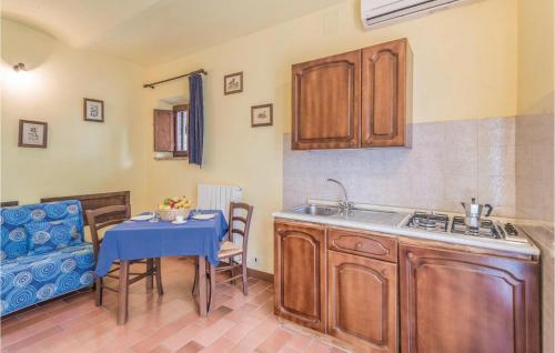 1 Bedroom Gorgeous Apartment In Castiglione D,lago Pg