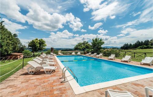  Nice apartment in Castiglione d,Lago PG with 1 Bedrooms, WiFi and Outdoor swimming pool, Unterkunft in Strada