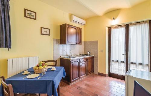 1 Bedroom Gorgeous Apartment In Castiglione D,lago Pg