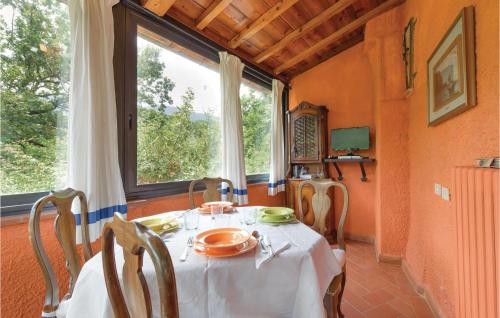 Amazing Home In Colle Di Compito Lu With Kitchen