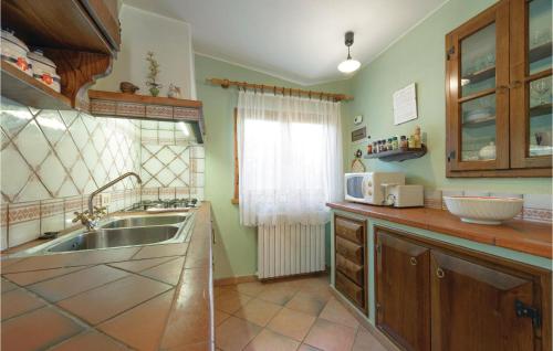 Amazing Home In Colle Di Compito Lu With Kitchen