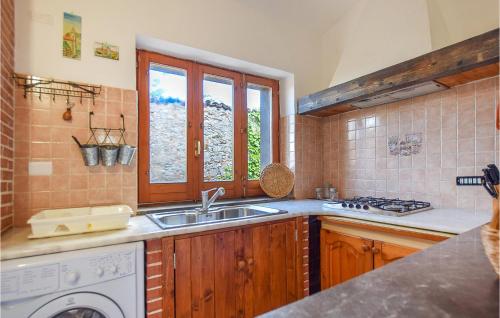 virtuve, 2 Bedroom Lovely Home In Roccagloriosa in Roccagloriosa