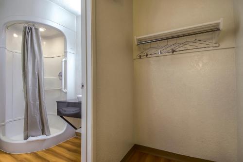 Motel 6-Stanton CA - image 4