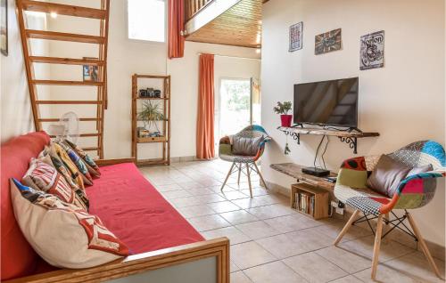 2 Bedroom Lovely Home In St Avaugourd Des Lande