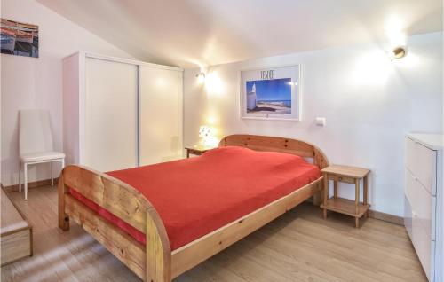 2 Bedroom Lovely Home In St Avaugourd Des Lande