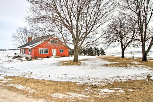 Cozy Postville Retreat with Fireplaces and Yard!