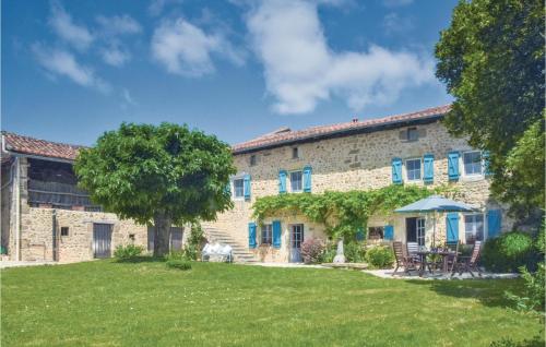 Viesnīcas āriene, Amazing Home In Suaux in Saint-Claud