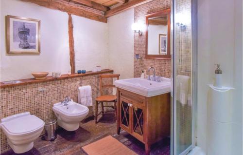 Vannas istaba, Amazing Home In Suaux in Saint-Claud