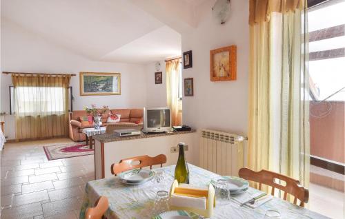 Stunning Apartment In Reggio Di Calabria With Wifi