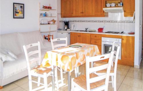  Cozy Apartment In Orihuela Costa With Kitchen in Orihuela Costa