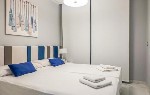 Stunning apartment in Los Arenales del Sol w/ Outdoor swimming pool Jacuzzi and Outdoor swimming pool - image 9