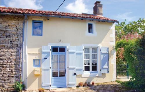 Maisons de vacances Awesome home in Paizay Naudouin with 1 Bedrooms and WiFi