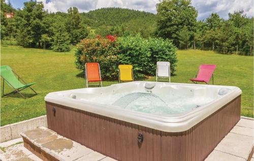 Amazing Home In Partina Ar With Jacuzzi