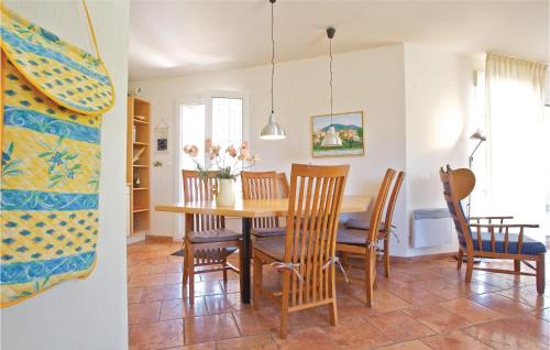 Lovely Home In Prades Sur Vernazobre With Outdoor Swimming Pool