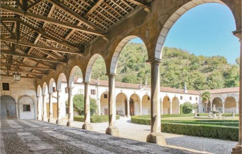 Courtyard - image 4