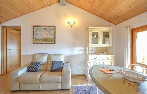 Stunning home in Stregna with WiFi and 2 Bedrooms gîte à louer Oblizza