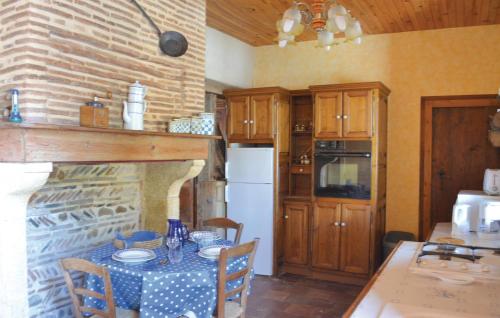 Lovely Home In St Pierre Deyraud With Kitchen