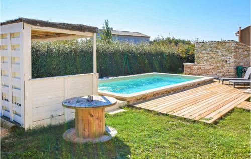 Stunning Home In Saint-saturnin-ls-apt With 3 Bedrooms, Wifi And Outdoor Swimming Pool