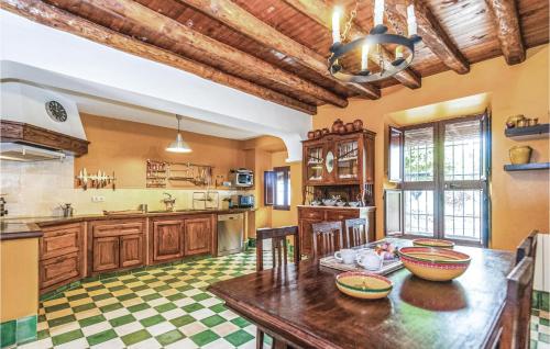  Beautiful home in Constantina with 5 Bedrooms, Private swimming pool and Outdoor swimming pool in 41450 Constantina