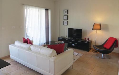 Nice Home In Ciudad Quesada With Kitchenette