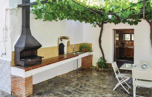 Six-Bedroom Holiday Home in Montefrio - image 5