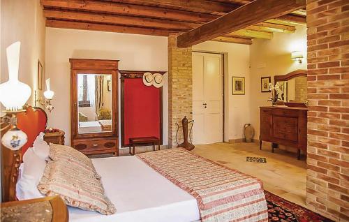 Four-Bedroom Holiday Home in Chiaramonte Gulfi - image 12