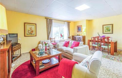  Lovely Home In Tomares With Kitchen in Tomares