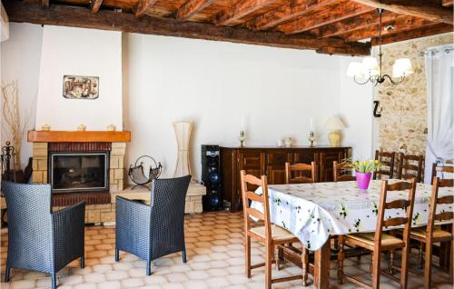Amazing Home In Blis Et Born With Kitchen - Location saisonnière - Bassillac-et-Auberoche