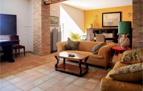 Four-Bedroom Holiday Home in Chiaramonte Gulfi - image 13