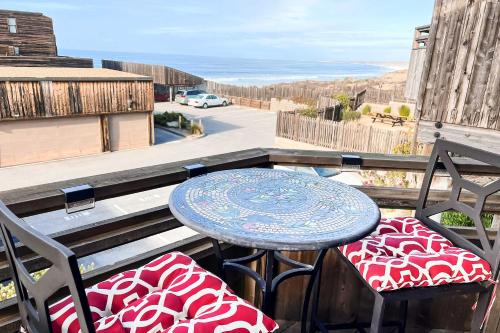 . Beachfront Monterey Bay Condo with Pool Access!