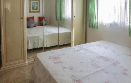 Two-Bedroom Holiday Home in Torrevieja - image 5