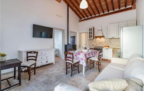 Beautiful home in Colle di Val d'Elsa with Outdoor swimming pool and 2 Bedrooms - image 17