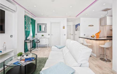 Stunning apartment in Calahonda w/ Outdoor swimming pool Outdoor swimming pool and 2 Bedrooms - image 11