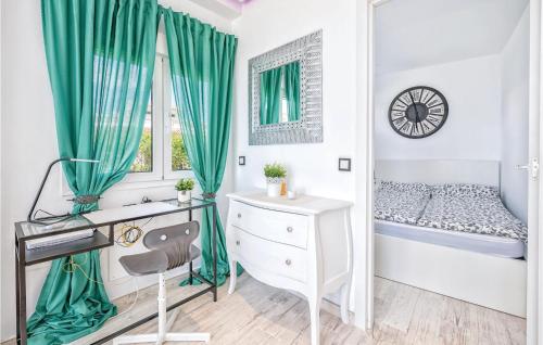 Stunning apartment in Calahonda w/ Outdoor swimming pool Outdoor swimming pool and 2 Bedrooms - image 8