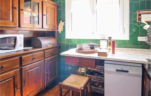 Konyha, Beautiful Apartment In Palamos in El Figuerar