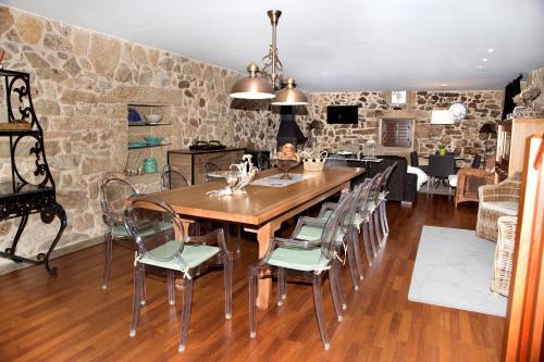  VILLA NOGUEIRA - Casa rústica con piscina, barbacoa y sala de juegos in Meis