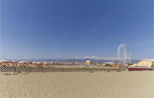 Two-Bedroom Apartment in Viareggio -LU- - image 5