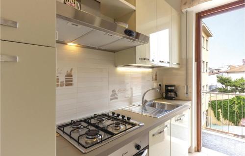 Two-Bedroom Apartment in Viareggio -LU- - image 8