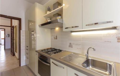 Two-Bedroom Apartment in Viareggio -LU- - image 10